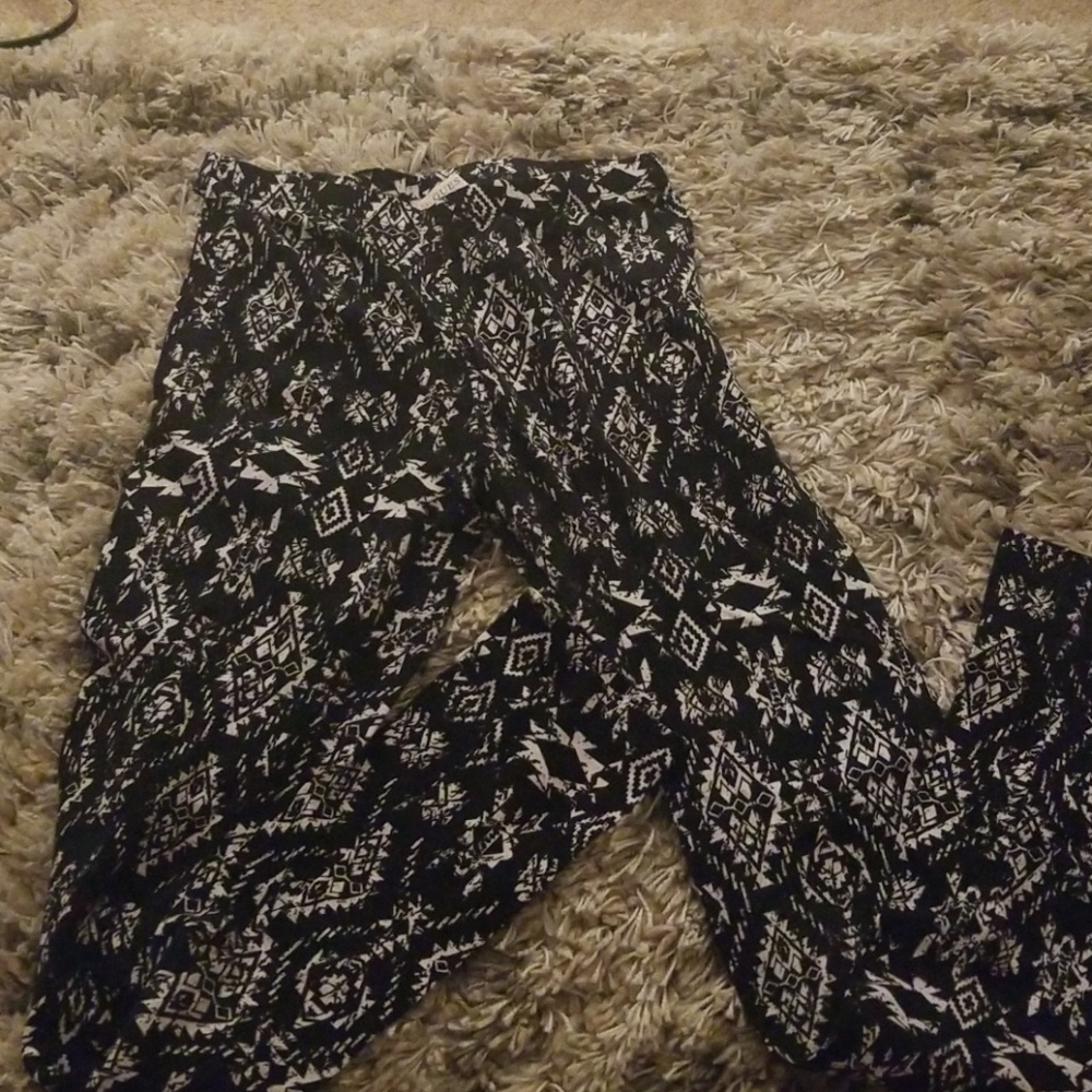 GUESS LEGGINGS NEVER WORN